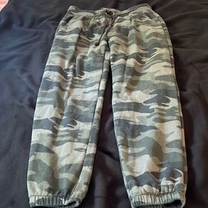 size S camo joggers, fleece lined and super cozy